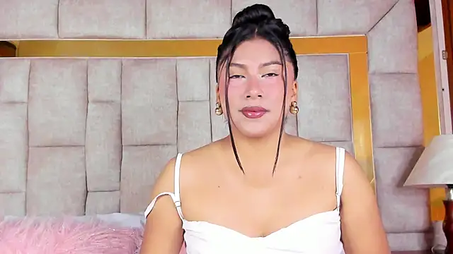 LinnaGardenia online show from 04-07-26, 01:44