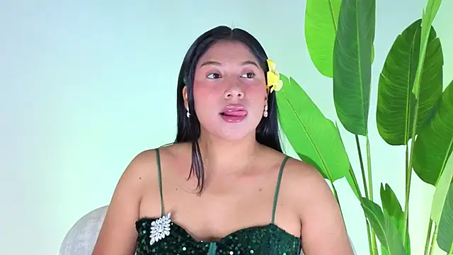 LinnaGardenia online show from 04-27-26, 02:15