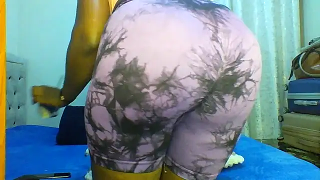 Petitiebooty online show from 04-28-26, 08:30