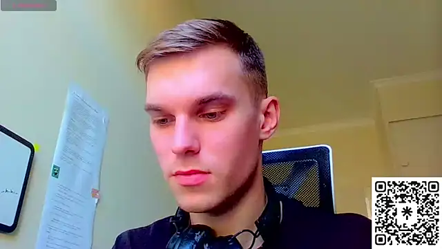 Snapshot of bluegaze6 chatting on 10-09-25, 07:06 bluegaze6 online show from 10-09-25, 07:06