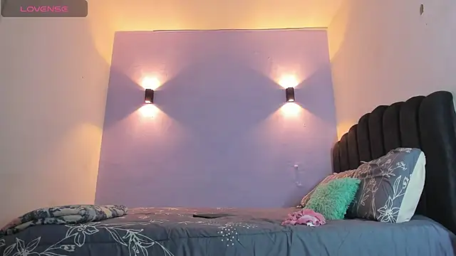 Snapshot of Sofia_Clauss_ chatting on 02-12-25, 03:29 Sofia Clauss online show from 02-12-25, 03:29