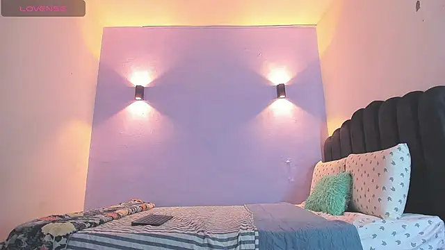 Snapshot of Sofia_Clauss_ chatting on 03-06-25, 04:19 Sofia Clauss online show from 03-06-25, 04:19