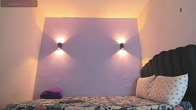 Snapshot of Sofia_Clauss_ chatting on 03-12-25, 04:08 Sofia Clauss online show from 03-12-25, 04:08