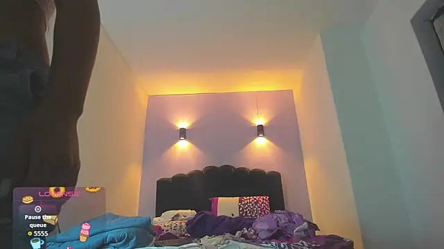 Snapshot of Sofia_Clauss_ chatting on 09-19-25, 04:25 Sofia Clauss online show from 09-19-25, 04:25