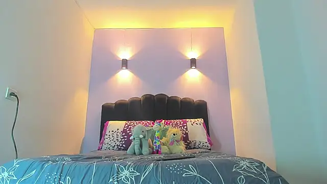 Snapshot of Sofia_Clauss_ chatting on 09-26-25, 04:49 Sofia Clauss online show from 09-26-25, 04:49