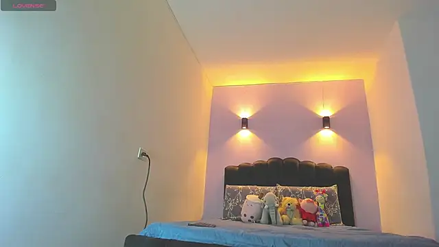 Snapshot of Sofia_Clauss_ chatting on 10-20-25, 05:08 Sofia Clauss online show from 10-20-25, 05:08