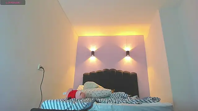 Snapshot of Sofia_Clauss_ chatting on 11-03-25, 09:48 Sofia Clauss online show from 11-03-25, 09:48