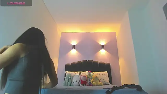 Snapshot of Sofia_Clauss_ chatting on 11-12-25, 02:12 Sofia Clauss online show from 11-12-25, 02:12