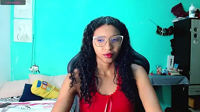Snapshot of sensitive_brunette chatting on 06-10-26, 02:23 sensitive brunette online show from 06-10-26, 02:23