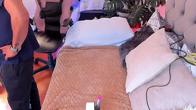 Tom cooper  online show from 11-18-25, 12:42