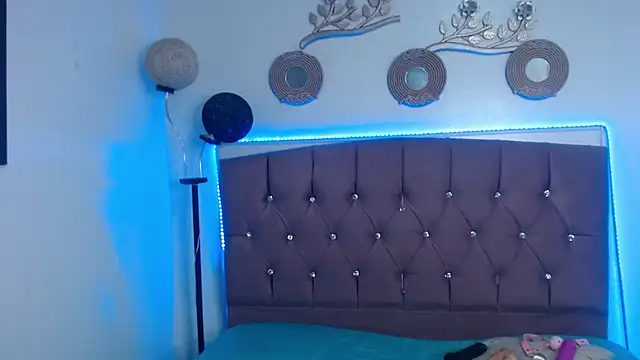 candy lux  online show from 11-30-25, 07:07