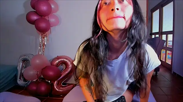 Snapshot of Lauren_A chatting on 01-07-25, 10:08 Lauren A online show from 01-07-25, 10:08