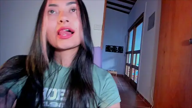 Snapshot of Lauren_A chatting on 01-17-25, 10:23 Lauren A online show from 01-17-25, 10:23