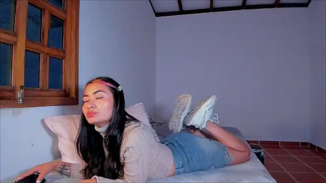 Snapshot of Lauren_A chatting on 02-05-25, 12:31 Lauren A online show from 02-05-25, 12:31