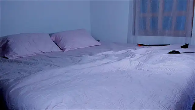 Snapshot of Lauren_A chatting on 02-25-25, 01:41 Lauren A online show from 02-25-25, 01:41