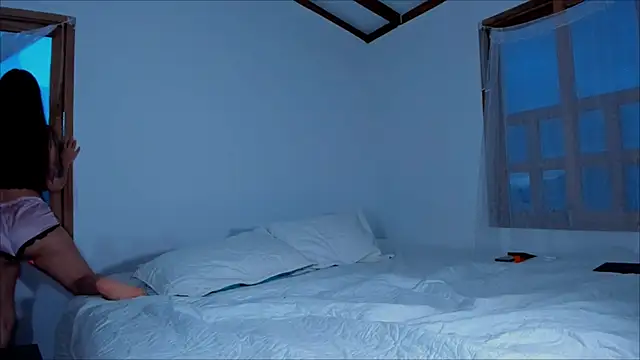 Snapshot of Lauren_A chatting on 03-08-25, 11:07 Lauren A online show from 03-08-25, 11:07