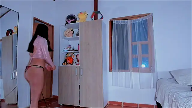 Snapshot of Lauren_A chatting on 03-19-25, 01:21 Lauren A online show from 03-19-25, 01:21