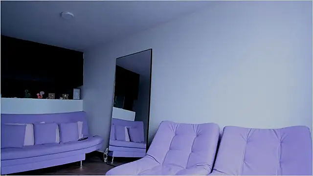 Snapshot of Lauren_A chatting on 09-18-25, 04:53 Lauren A online show from 09-18-25, 04:53