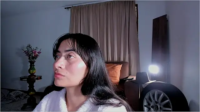 Snapshot of Lauren_A chatting on 10-23-25, 07:23 Lauren A online show from 10-23-25, 07:23