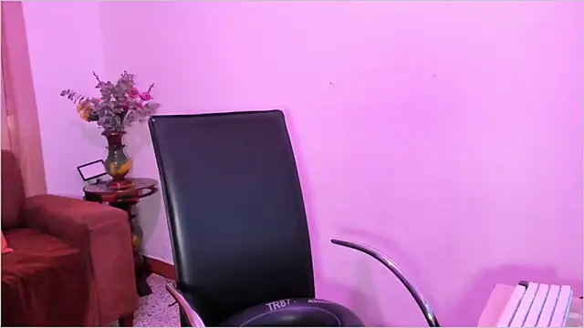 Snapshot of Lauren_A chatting on 10-27-25, 07:40 Lauren A online show from 10-27-25, 07:40