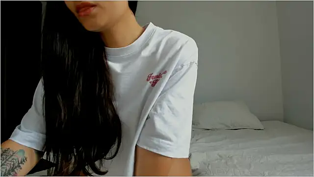 Snapshot of Lauren_A chatting on 11-09-25, 08:07 Lauren A online show from 11-09-25, 08:07