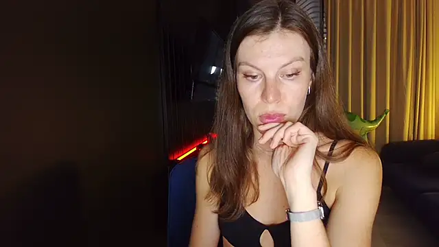 Snapshot of fifth_element chatting on 10-19-25, 07:47 fifth element online show from 10-19-25, 07:47