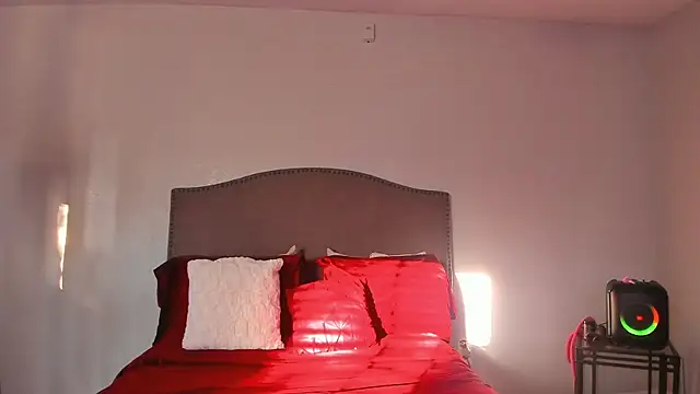 yiauana online show from 11-06-25, 01:45