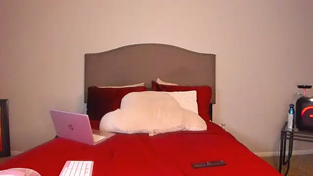 yiauana online show from 12-04-25, 03:49