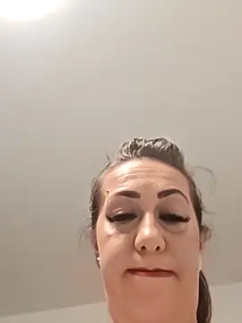 Snapshot of AvaLloyd chatting on 10-31-25, 03:29 AvaLloyd online show from 10-31-25, 03:29