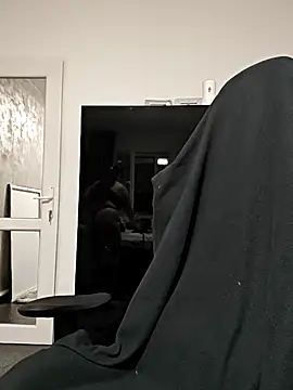 Snapshot of AvaLloyd chatting on 11-11-25, 03:50 AvaLloyd online show from 11-11-25, 03:50