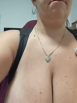 Snapshot of AvaLloyd chatting on 11-12-25, 03:07 AvaLloyd online show from 11-12-25, 03:07