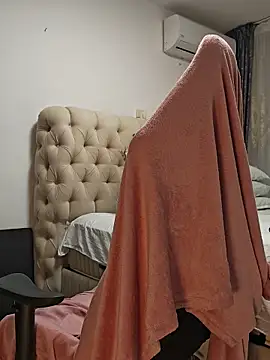 AvaLloyd online show from 12-20-25, 03:02