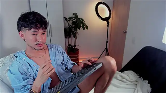 Snapshot of dimitri_targaryen chatting on 01-08-25, 03:40 dimitri targaryen online show from 01-08-25, 03:40