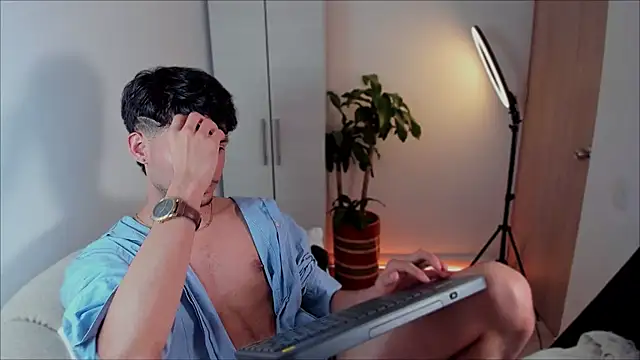 Snapshot of dimitri_targaryen chatting on 01-08-25, 06:41 dimitri targaryen online show from 01-08-25, 06:41