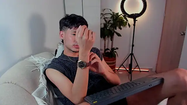 Snapshot of dimitri_targaryen chatting on 01-10-25, 09:44 dimitri targaryen online show from 01-10-25, 09:44