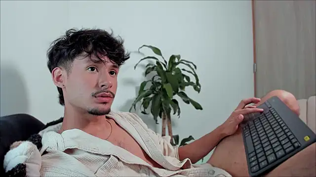 Snapshot of dimitri_targaryen chatting on 02-21-25, 02:06 dimitri targaryen online show from 02-21-25, 02:06