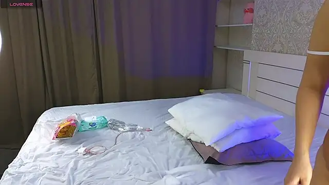 Diana Moon  online show from 11-24-25, 01:16