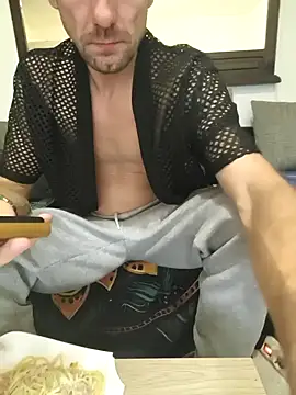 Snapshot of SquirtLover_XL chatting on 10-26-25, 05:19 SquirtLover XL online show from 10-26-25, 05:19