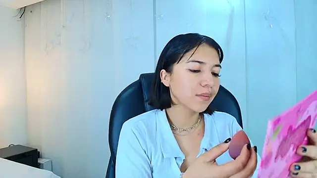 lina bedoya  online show from 12-03-25, 11:30