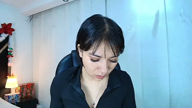 lina bedoya  online show from 12-17-25, 11:38