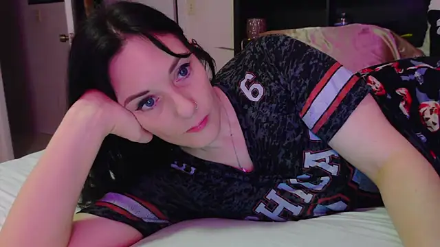 CrystalLakeXO online show from 11-22-25, 05:39