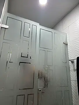 SaraParisi online show from 10-27-25, 10:25