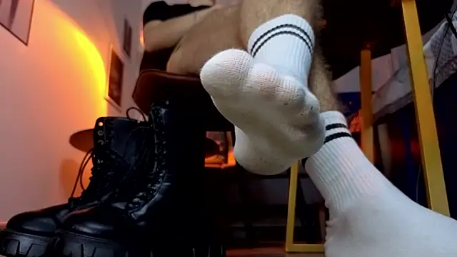 Joseph  Quinn online show from 01-09-26, 01:36