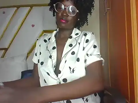 cutesmiling online show from 03-13-25, 05:18