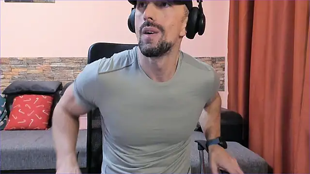 HotHunkTrainer online show from 02-24-25, 05:20