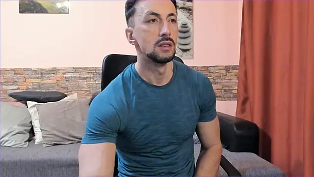 HotHunkTrainer online show from 03-19-25, 08:55