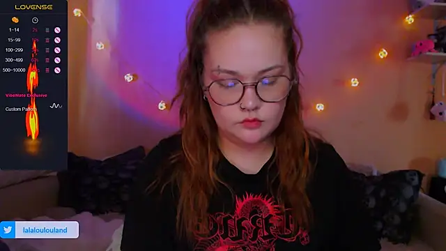 Snapshot of lala_loulou_land chatting on 10-20-25, 11:32 lala loulou land online show from 10-20-25, 11:32
