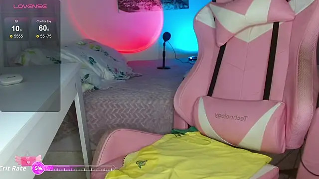 Snapshot of sexy_valentina1 chatting on 10-24-25, 02:19 sexy valentina1 online show from 10-24-25, 02:19