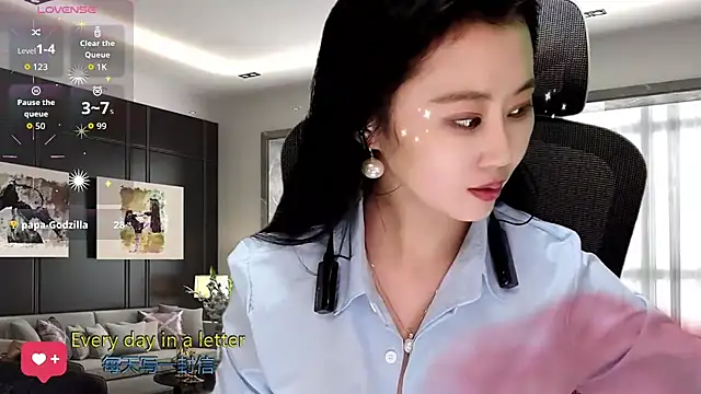 W-E-N-123 online show from 11-28-25, 01:41