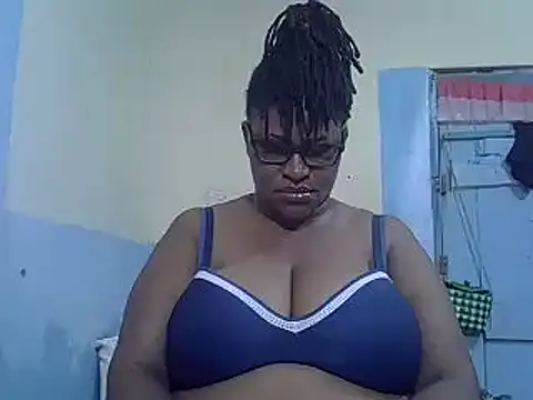 Snapshot of sexy_bigboobss chatting on 09-28-25, 09:36 sexy bigboobss online show from 09-28-25, 09:36